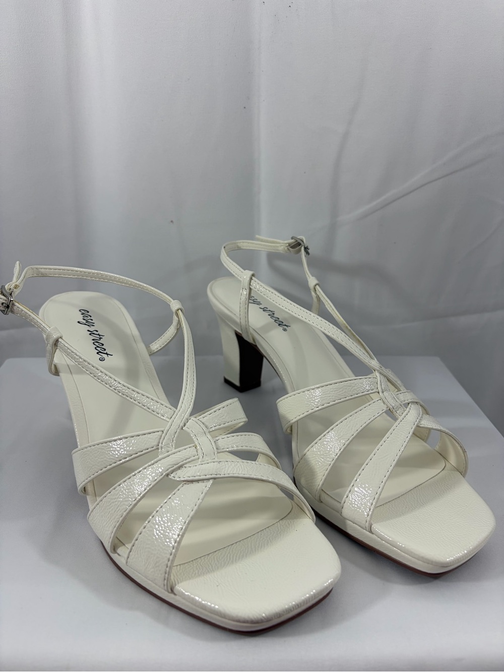 NWT Easy Street Women’s Size 10 White Strappy Square-Toe Block Heel Sandals